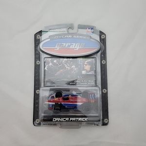 Greenlight Indy Car Series Garage #16 Danica Patrick Rahal Letterman Racing